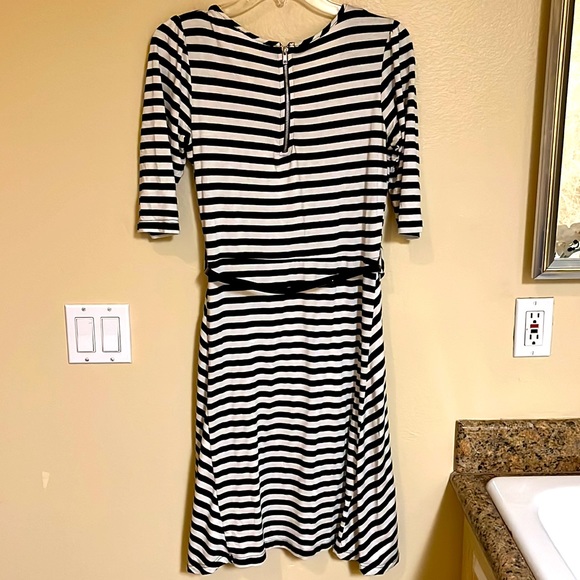 Mi Manchi black and cream stripe A-line zippered dress, 3/4 length sleeves - Picture 4 of 7